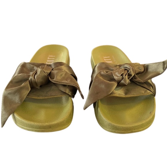 Fenty slippers - Picture 2 of 4